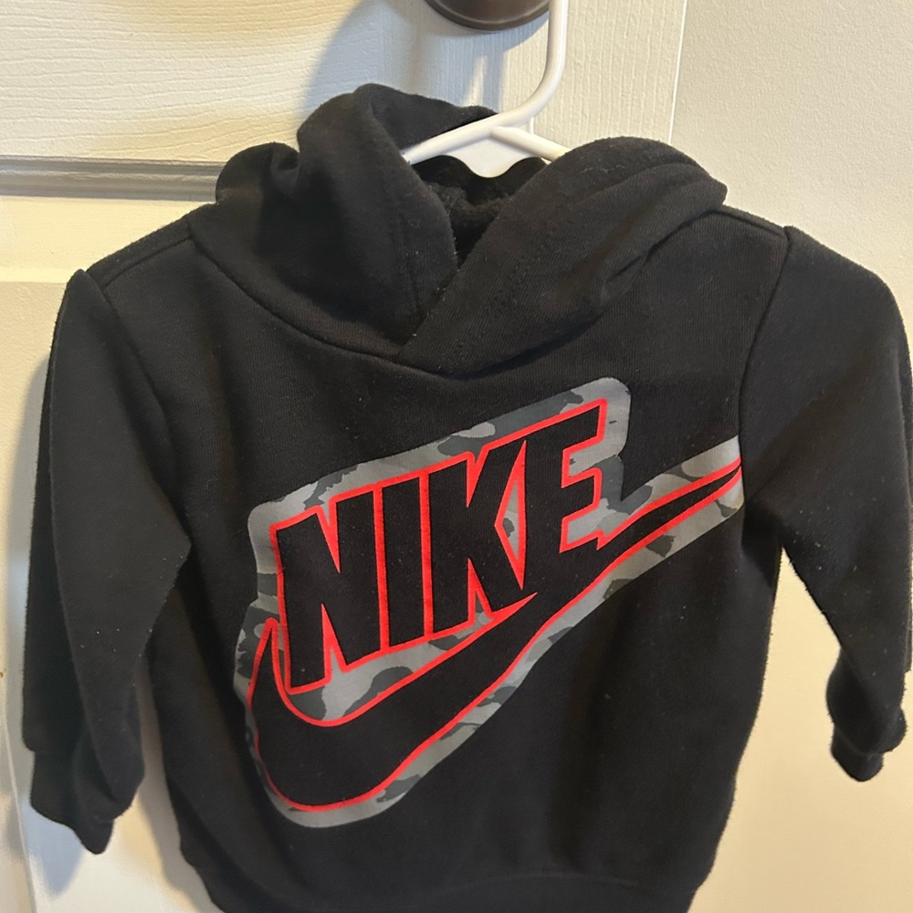 ♥️2/$12♥️ Nike 12m Boy Sweater